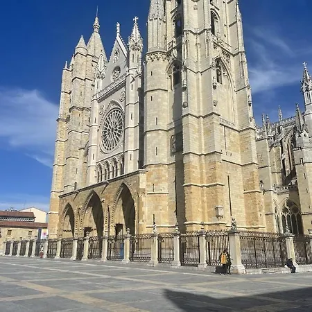 Julio Cesar 3* La Virgen del Camino